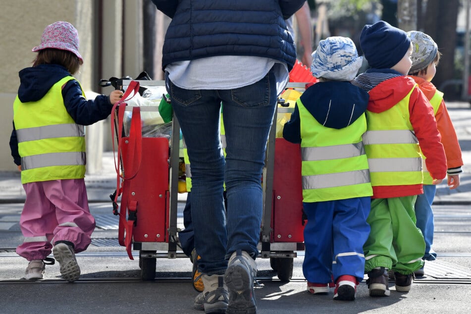 Der Personalmangel in Bayerns Kindertageseinrichtungen soll bald - vielleicht sogar schon ab 2027 - der Vergangenheit angehören.