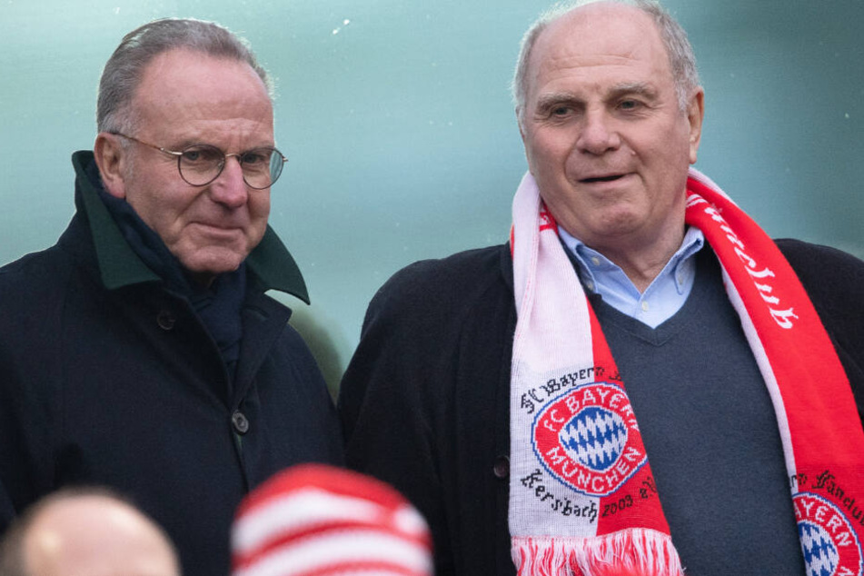 Bayern-Präsident Uli Hoeneß (r.) und der FC Bayern prüfen aktuell einen Einstieg in den eSport.