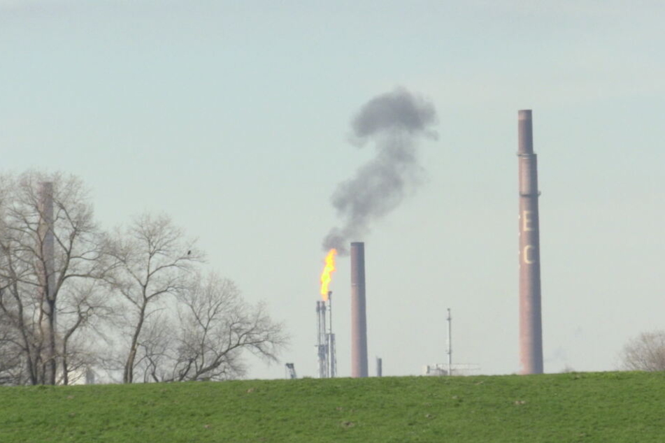 Die Feuerfackel war weit zusehen.