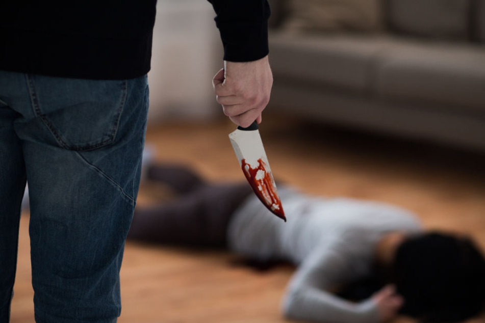 Die Frau wurde bei dem Angriff lebensgefährlich verletzt. (Symbolbild)