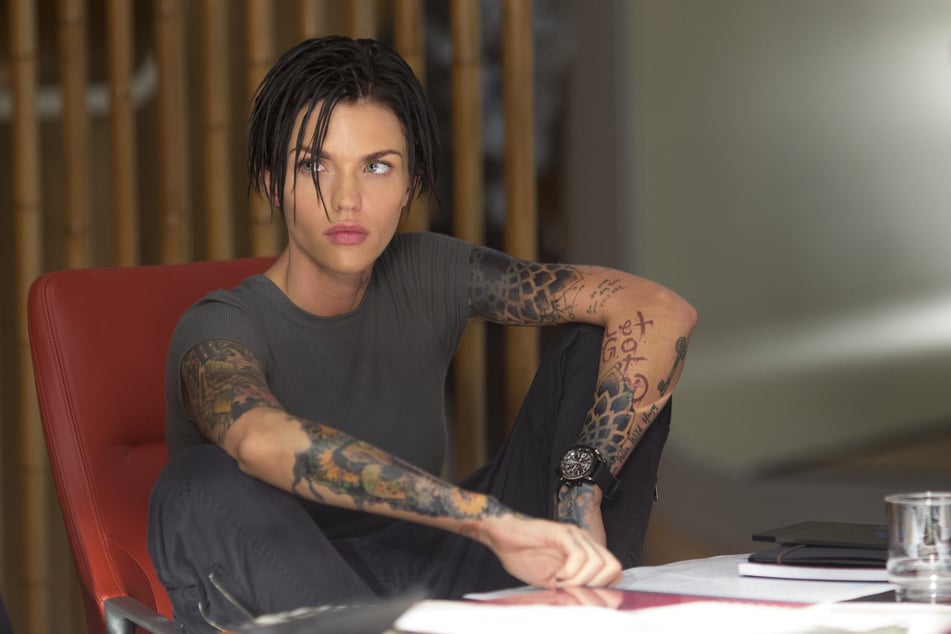 Jaxx Herd (Ruby Rose, 39) kämpft in "Meg‘" gegen einen Riesenhai.