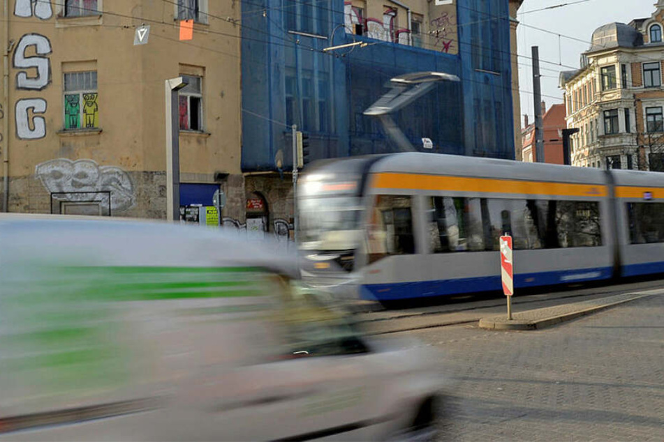 Tram leitet Gefahrenbremsung ein: Fahrgast bewusstlos