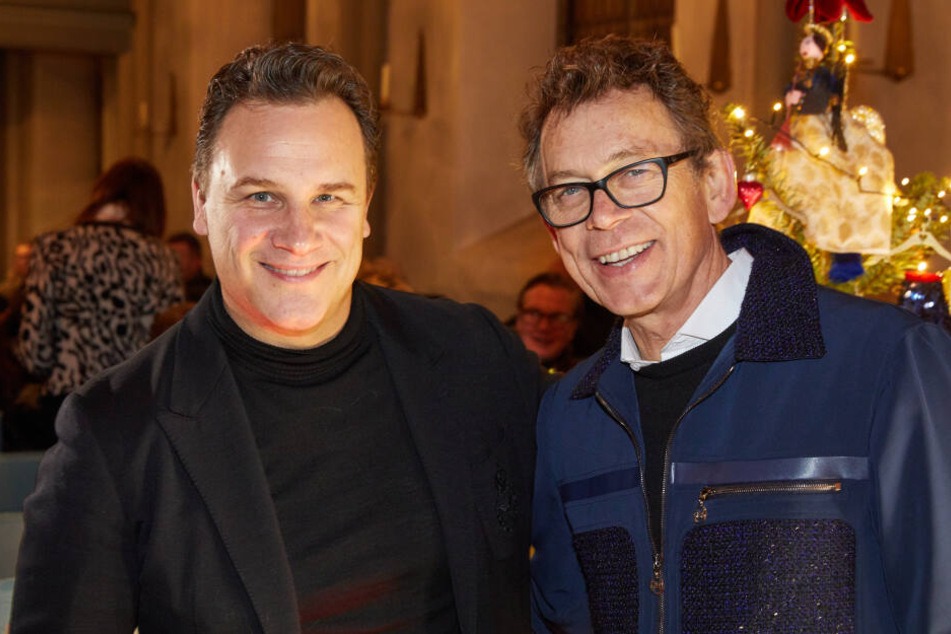 Guido Maria Kretschmer (l) und sein Ehepartner Frank Mutters bei einem Benefizabend. (Archivbild)