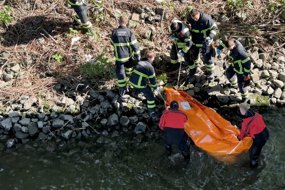 Passanten entdecken Leiche in Hamburger Kanal: Identität klar