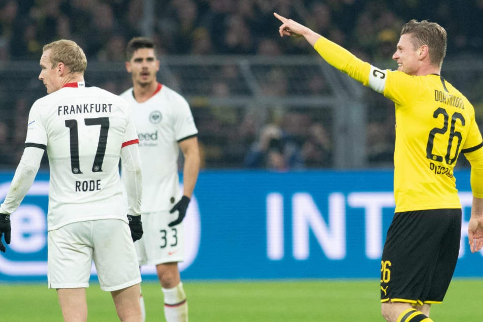 Lukasz Piszczek freut sich über seinen Treffer zum 1:0.