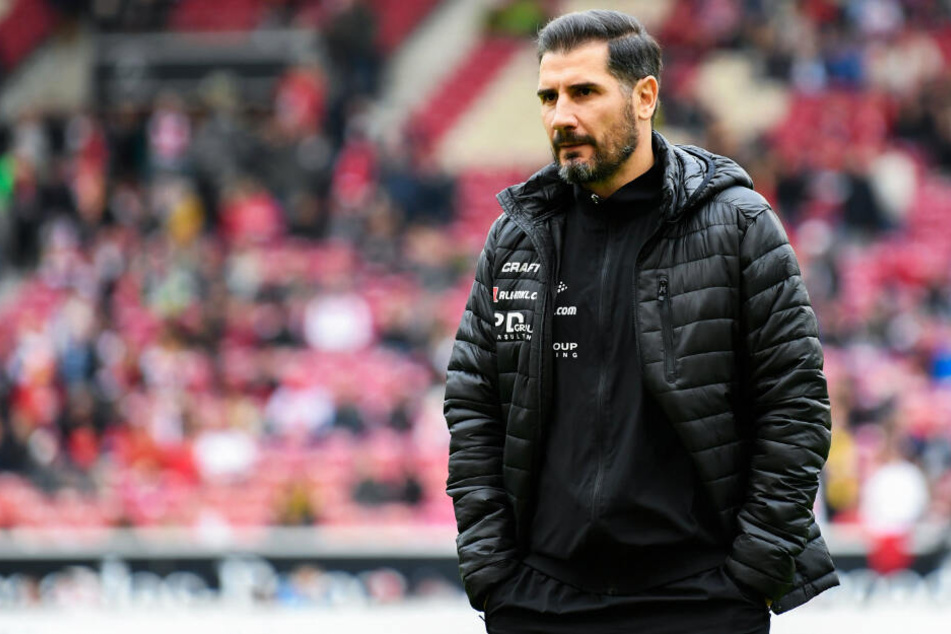 Coach Cristian Fiel muss das schlechte Abwehrverhalten von Dynamo Dresden schnellstmöglich in den Griff bekommen.