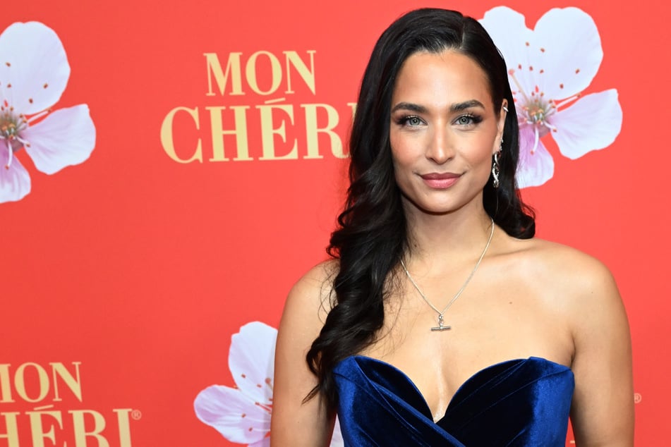 Grund für die Sticheleien des Kölner Comedians ist die Kooperation von Amira Aly (33) und der Firma "More Nutrition".