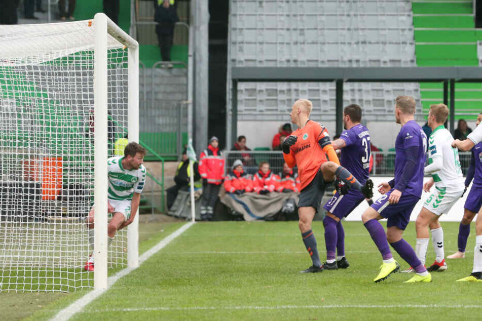 Jan Hochscheidts Freistoß-Treffer zum zwischenzeitlichen 3:0 in Fürth stand zur Auswahl zum "Tor des Monats" Dezember. Am Ende siegte Aue 5:0.