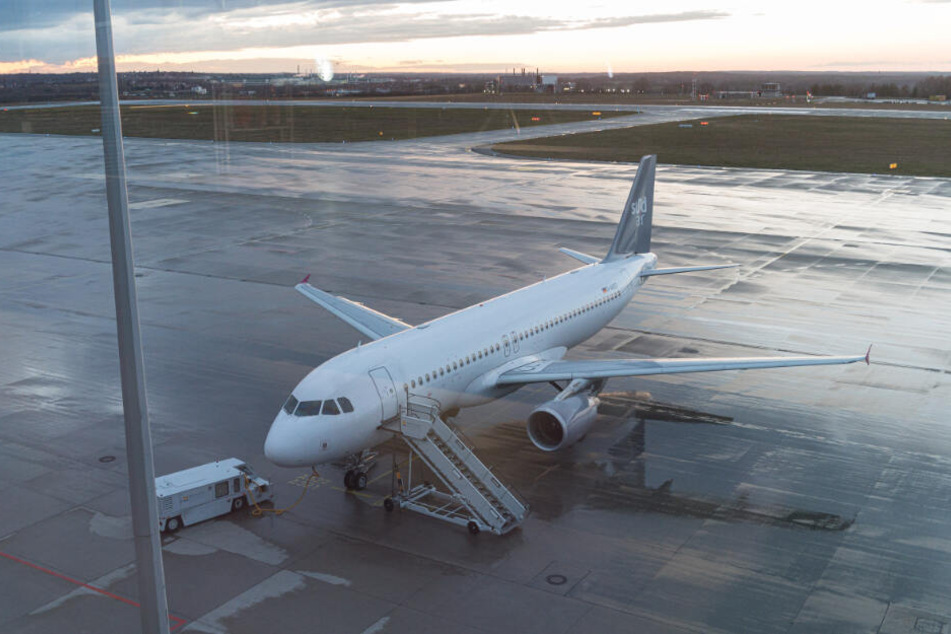 Der Sundair-Flieger blieb am Dienstag am Boden.