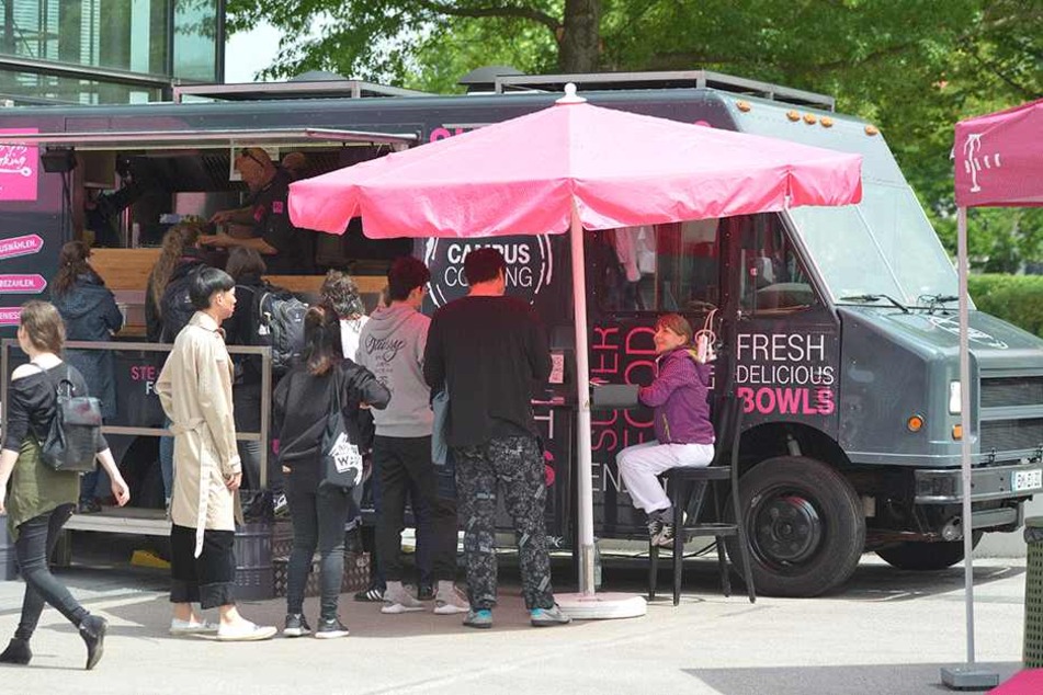 Beim "Campus Cooking" auf dem Mensavorplatz der TU Chemnitz gibt’s gesundes Essen für den schmalen Geldbeutel.