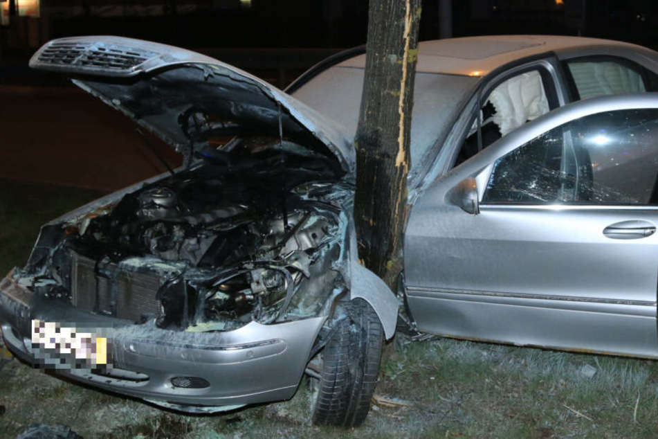 Anscheinend hatte der Fahrer die Kontrolle verloren.