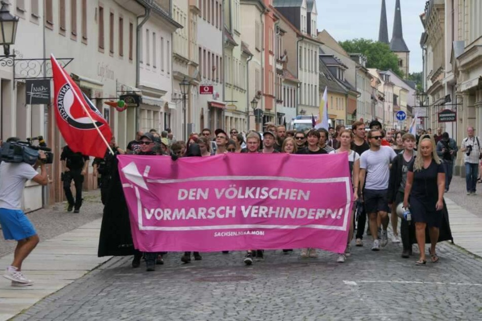 Hunderte hatten in Grimma gegen die Veranstaltung demonstriert.