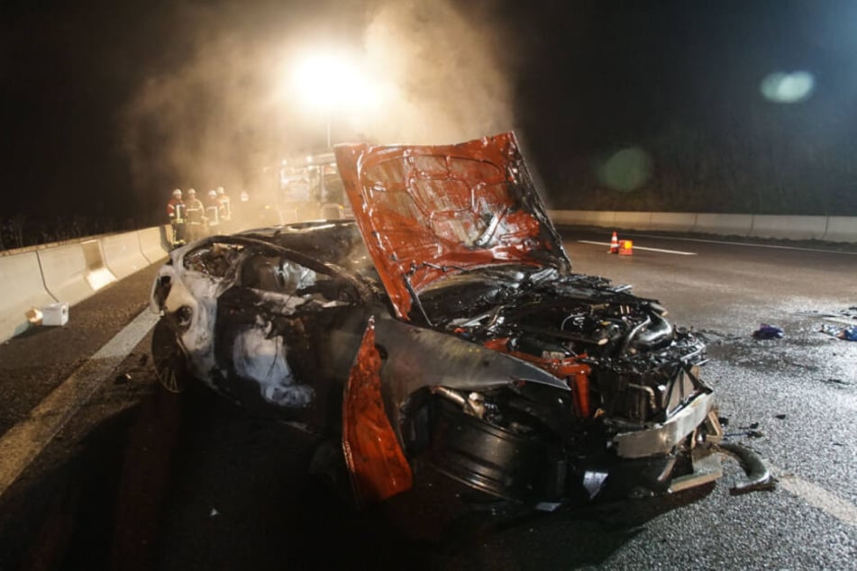 Das Auto brannte völlig aus.
