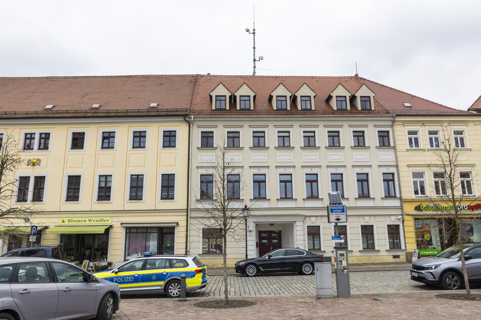 Direkt am Hauptmarkt Großenhains findet sich Sachsens kleinstes Polizeirevier.