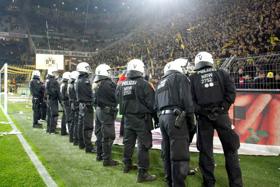Insgesamt 425.000 Euro kostete die Stadt der Polizei-Einsatz beim Bremen-Spiel.