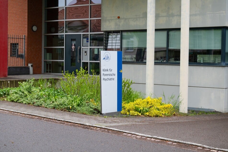 Der 33-jährige Amokfahrer soll bis zuletzt in einer nordsächsischen psychiatrischen Klinik in Behandlung gewesen sein.