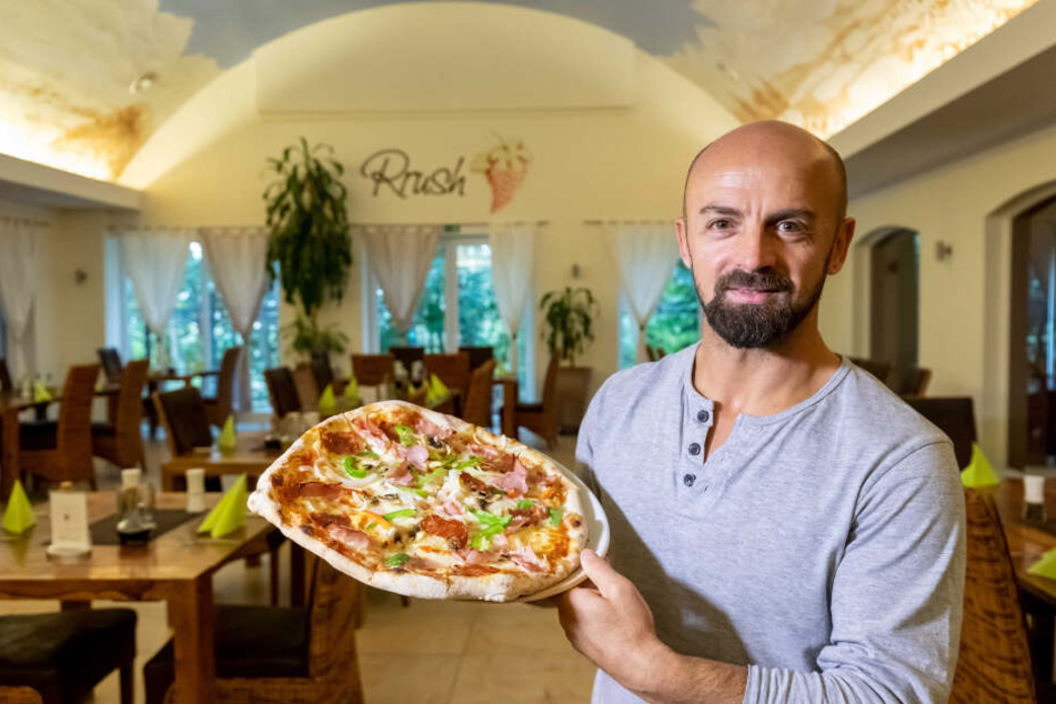 Aue-Legende Skerdilaid Curri (44) eröffnete vor sieben Jahren die Pizzeria "Rrush" in Schwarzenberg.