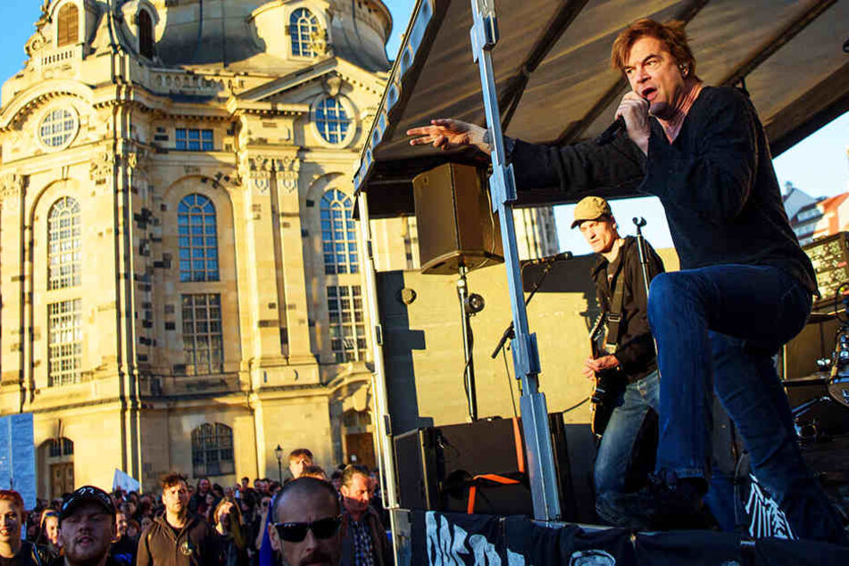 Campino und seine Band startete ihr Spontankonzert vor der Frauenkirche.