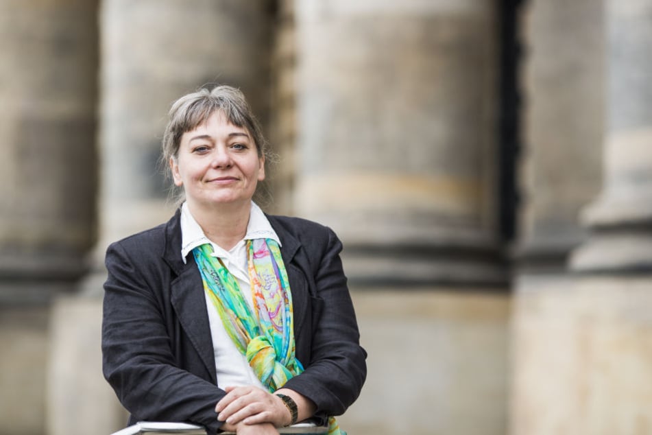Theologie-Professorin Angelika Berlejung (57) erforscht die Inschriften von tausende Jahre alten Amuletten.