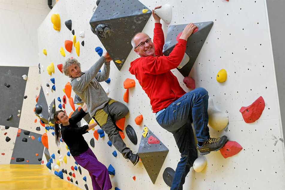 Haben das Boulder-Konzept zusammen erarbeitet: Trainerin Juliane Scharnweber (36), Stadtrat Torsten Schulze (49, Grüne) und Klettertherapeut Frank Schumann (54).