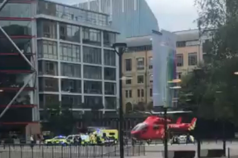 Neben den Einsatzkräften war auch ein Rettungshubschrauber im Einsatz.