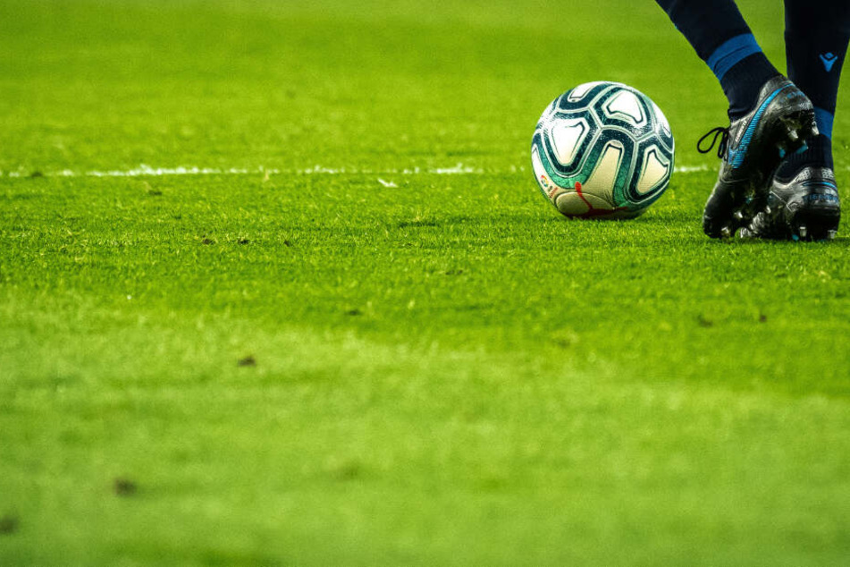 Hamburger Fußballer wurden durch Fans rassistisch beleidigt. (Symbolbild)