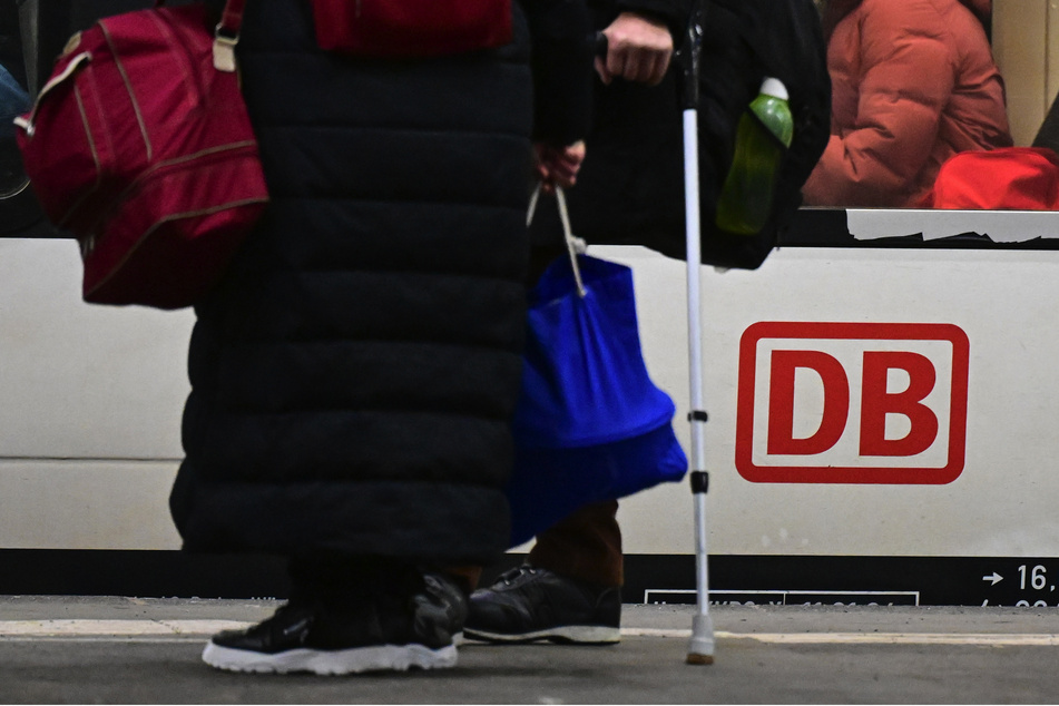 Die Deutsche Bahn kündigt mögliche Einschränkungen an.