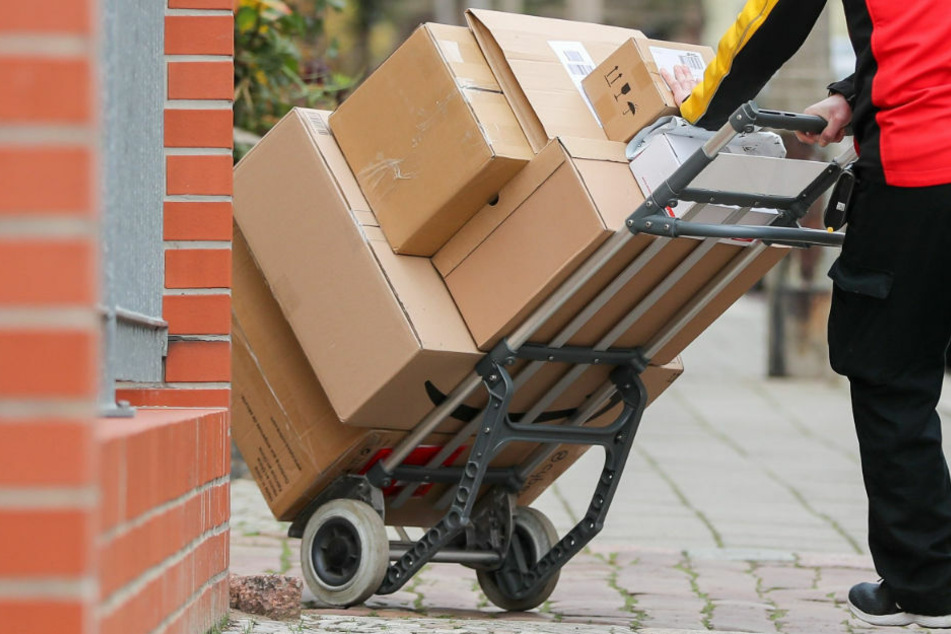 In Bad Sülze hat ein dreister Paketzusteller sich an den Lieferungen seiner Kunden bereichert und gestohlene Waren im Internet verkauft. (Symbolfoto)