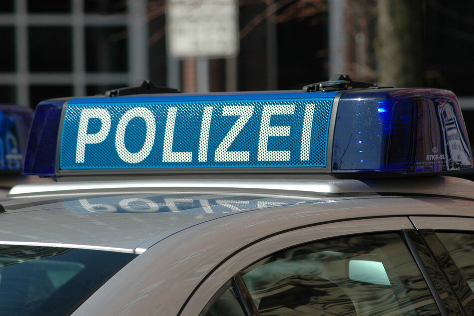 Die Polizei durchsuchte am Dienstagmorgen die Wohnung eines 56-Jährigen in Sangerhausen. (Symbolbild)