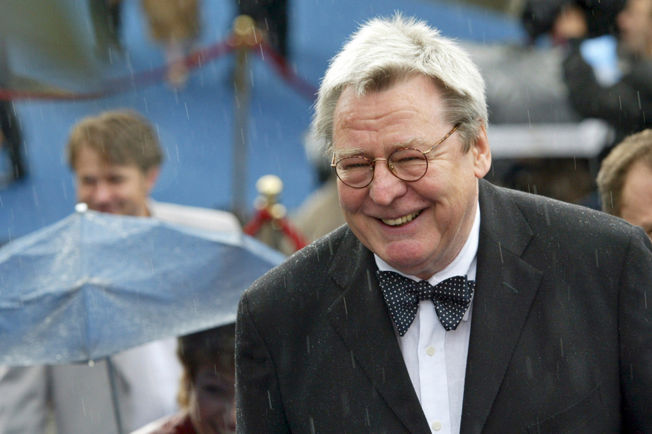 Der britische Filmregisseur Alan Parker (†76) 2004 bei der Eröffnungszeremonie des 26. Internationalen Filmfestivals Moskau.