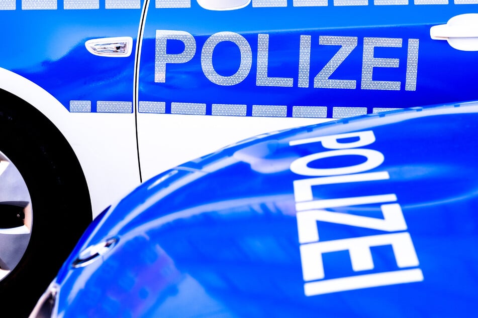 Als Beamte der Leipziger Polizei in der Nacht zu Mittwoch einem Alarm nachgingen, fanden sie statt eines Einbrechers vielmehr einen Pechvogel vor. (Symbolbild)
