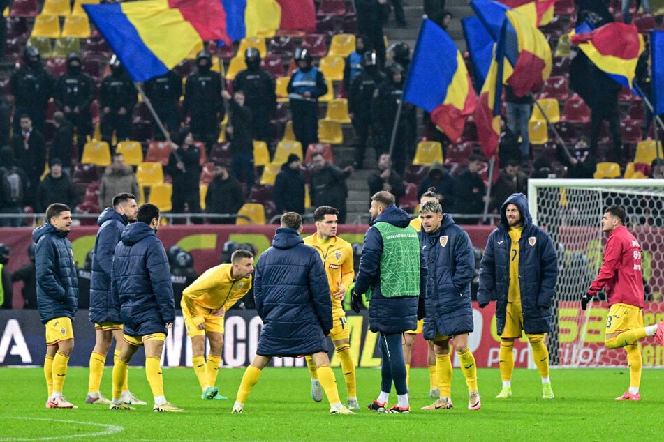 Nachdem die Kosovaren geschlossen vom Feld gingen, musste die Rumänische Mannschaft (Foto) auf den Spielabbruch durch die Offiziellen warten.