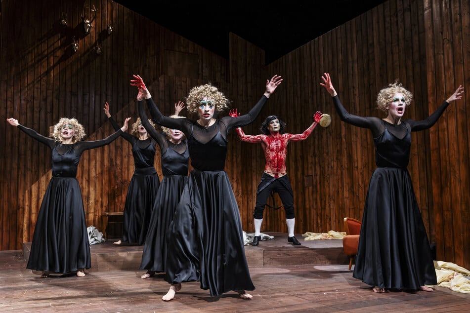 Am Freitag feierte "Die Hamletmaschine" Premiere am Magdeburger Schauspielhaus.