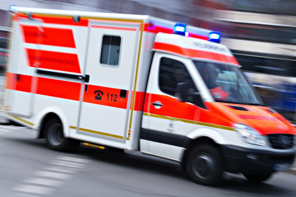 Die Rettungskräfte konnten nach dem folgenschweren Unfall im Landkreis Straubing-Bogen nichts mehr für die Seniorin tun. (Symbolbild)