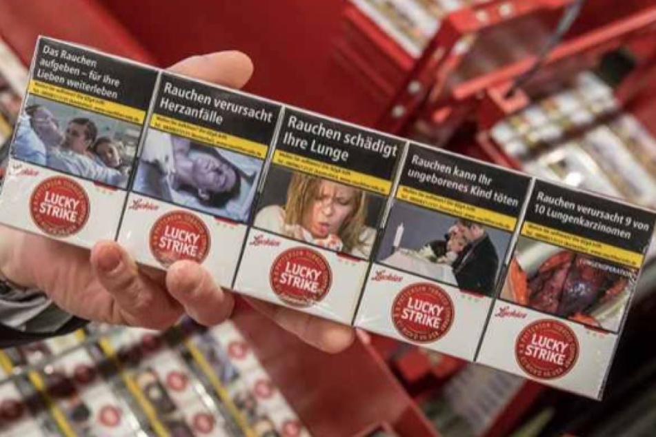 2000 Zigarettenpackungen und mehrere Stangen haben am Dienstagmorgen im Laden gefehlt. (Symbolbild)