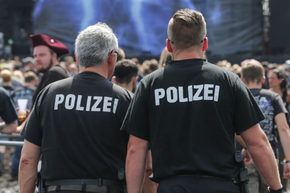 Polizisten nahmen die Mutter auf dem Wacken fest. (Symbolbild)