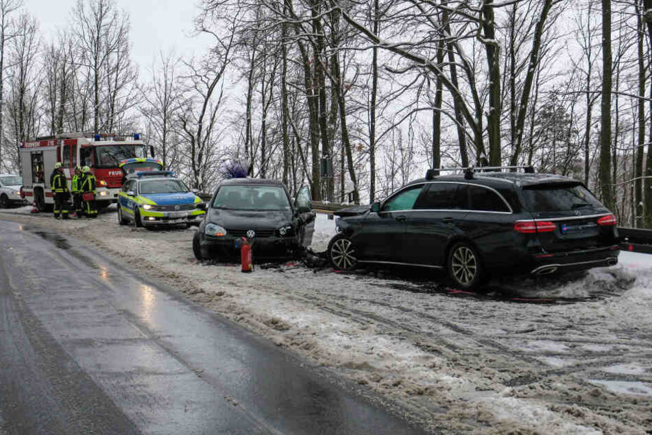Bei dem Unfall wurden mehrere Personen verletzt.