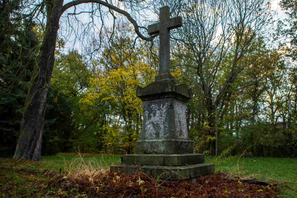Kann man diesen Friedhof für Ermordete einfach so verkaufen?