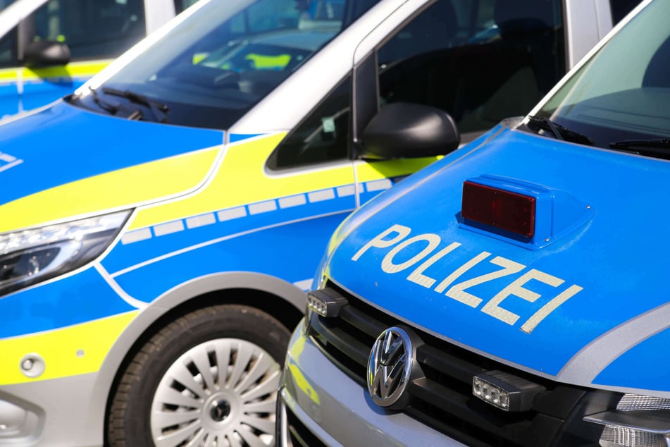 In Euskirchen ist am Donnerstag eine Geburtstagsparty mit einem Polizeieinsatz geendet. Keiner der 70 Gäste hatte sich an die Coronaschutzverordnung gehalten. (Symbolbild)