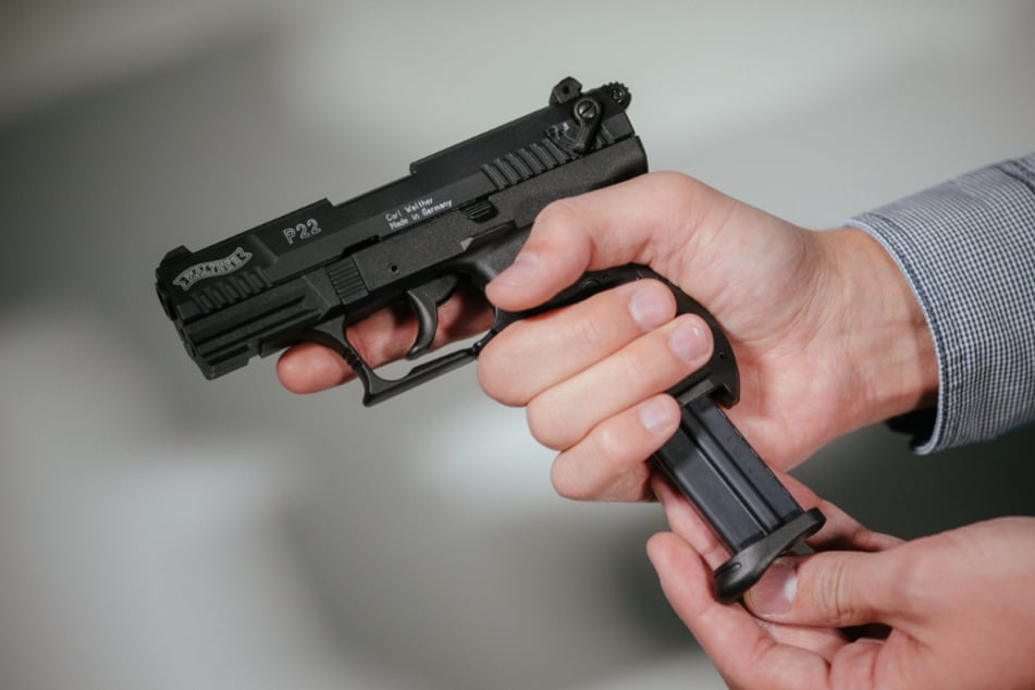Polizei findet bei Ehepaar Waffen. (Symbolbild)