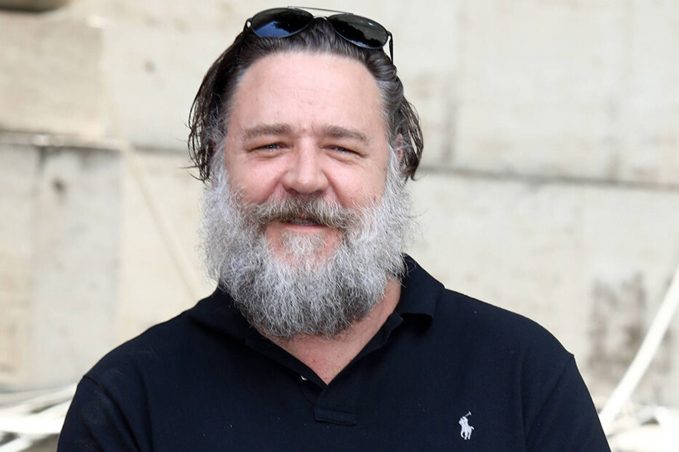 Russell Crowe (55) hat seinem Kollegen Leonardo DiCaprio (44) betrunken einen Dinosaurier-Schädel abgekauft.