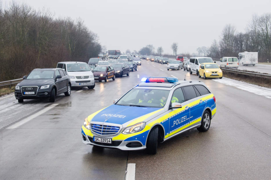 Teilweise mussten Autobahnen wegen Glätte gesperrt werden.