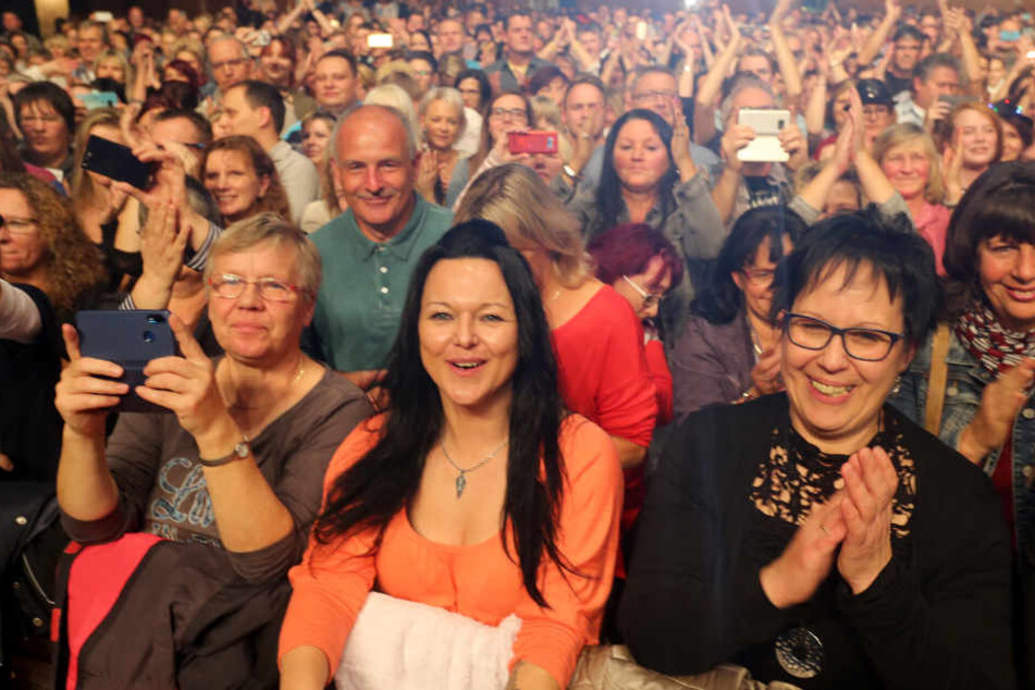 Rund 2 000 Fans feierten den Schlager-Liebling in der Chemnitzer Stadthalle.
