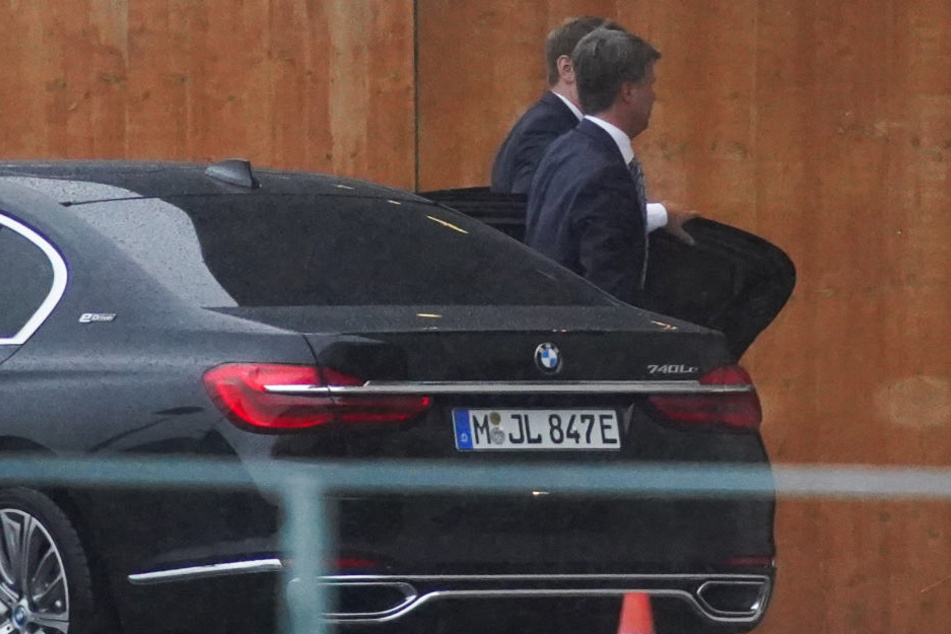 Harald Krüger, Vorstandsvorsitzender bei BMW, bei seinem Eintreffen zum Autogipfel im Kanzleramt.