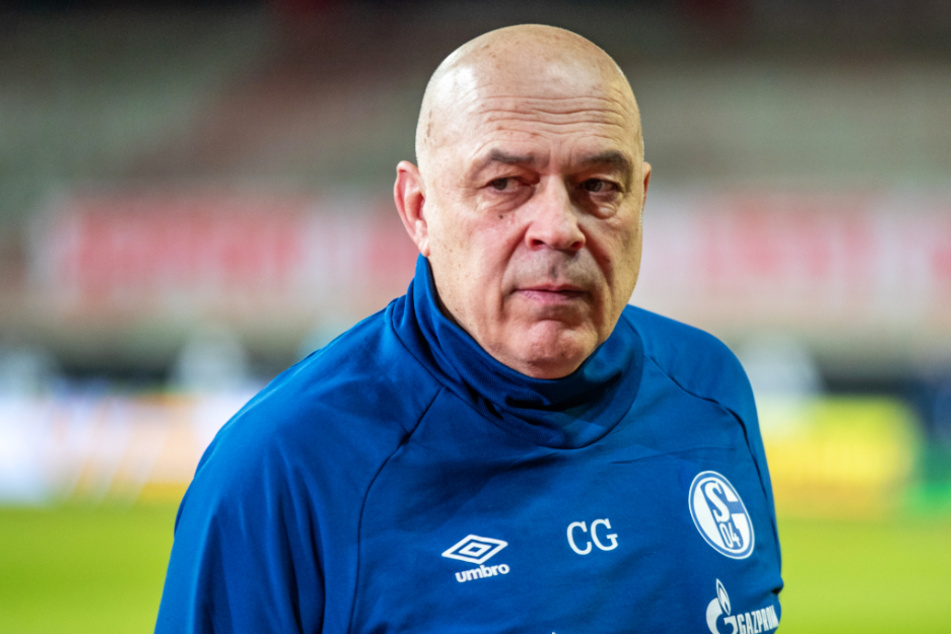 Schalkes Cheftrainer Christian Gross (66) soll innerhalb seiner Mannschaft stark in der Kritik stehen.
