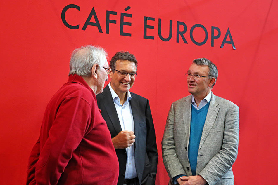 Das Café Europa ist Schauplatz für Diskussionen. Im letzten Jahr waren unter anderen der syrische Philosoph Said al-Azm, der ägyptische Journalist Karim El-Gawhary und Islamwissenschaftler Michael Lüners (v.l.n.r.) vor Ort.