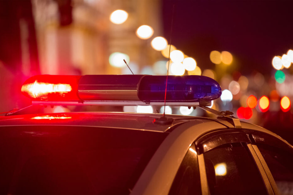 Nach der brutalen Attacke alarmierten die Teenies die Polizei. (Symbolbild)