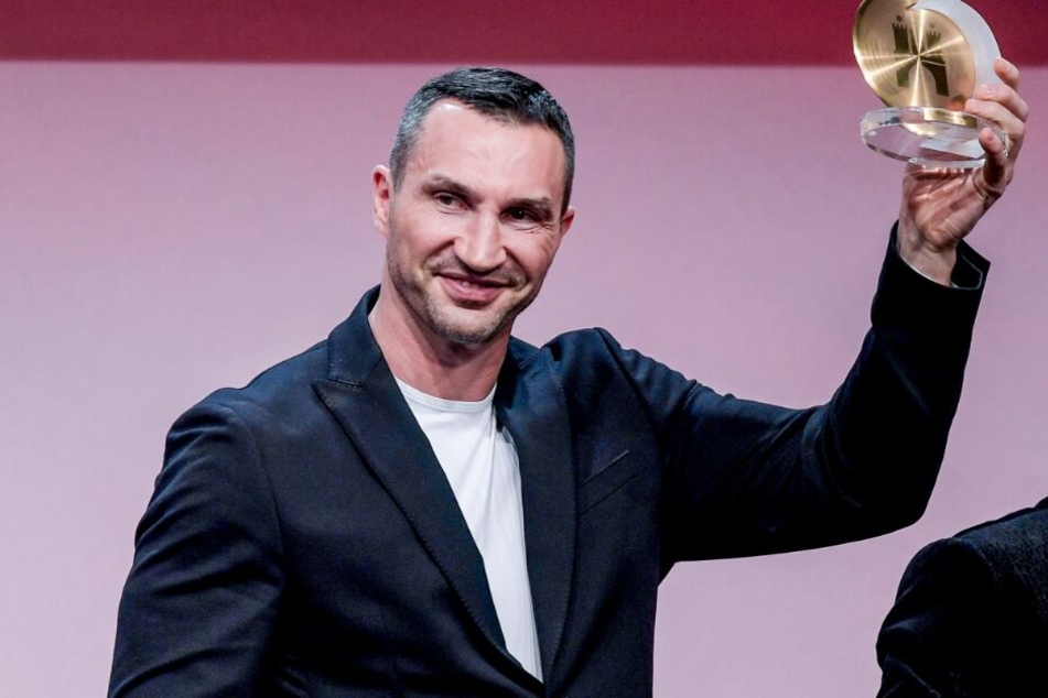 Wladimir Klitschko bedankt sich auf der Hamburger Sportgala bei den Zuschauern.
