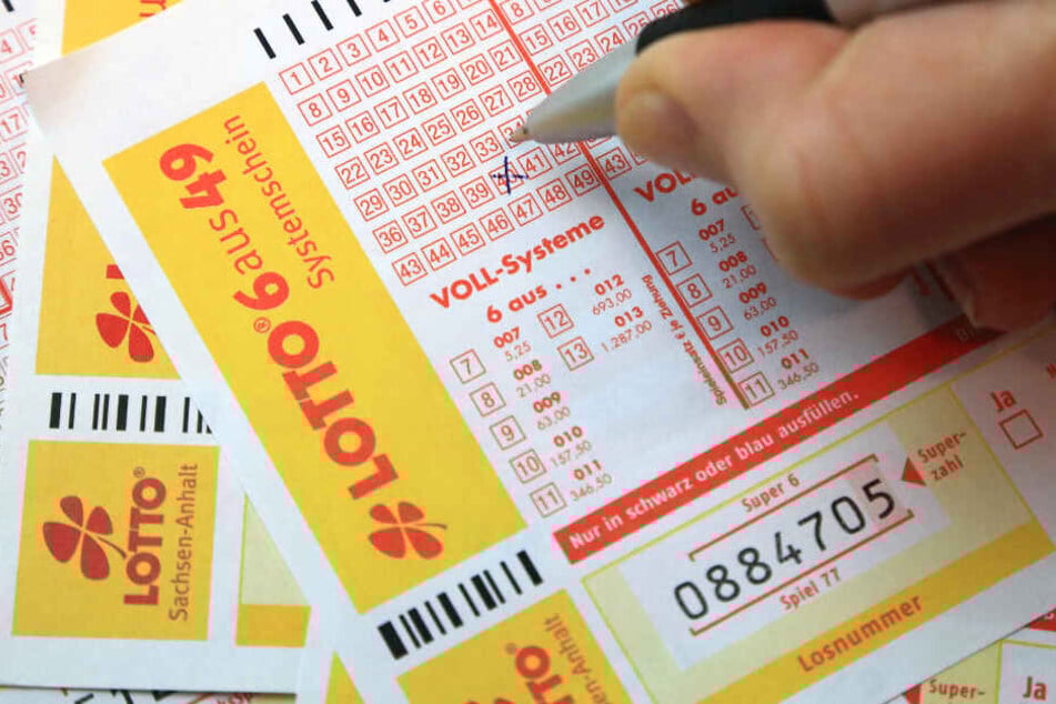 Der unbekannte Lottospieler hat fast 2,4 Millionen Euro gewonnen.