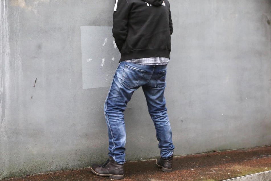 Eins auf die Nase gab es von einem Wildpinkler in Bad Belzig. (Symbolbild)